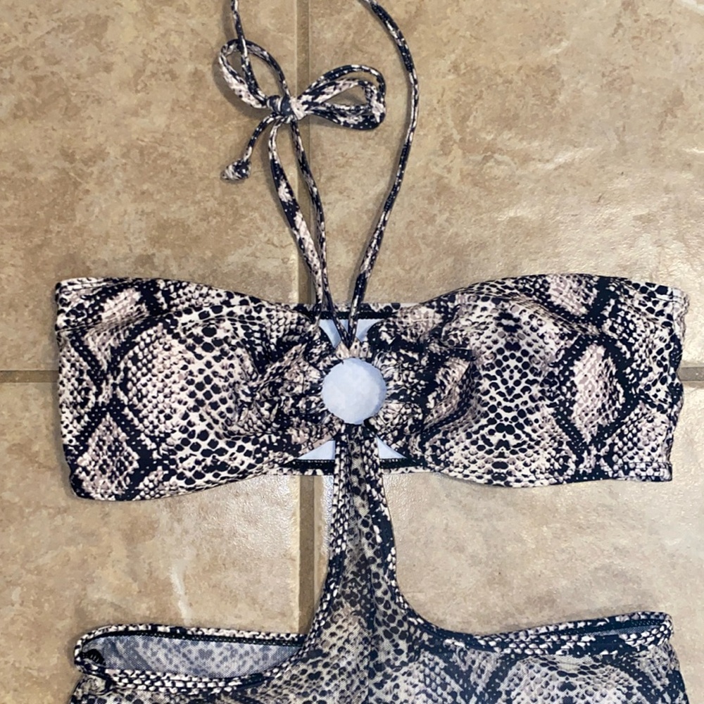 NWOT SHEIN SNAKESKIN SHEER JUMPSUIT/ROMPER SMAILL